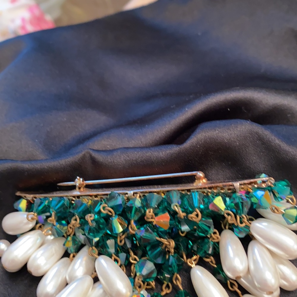 Fabulous AB crystals/faux pearls on chains/ brooch - Picture 4 of 9